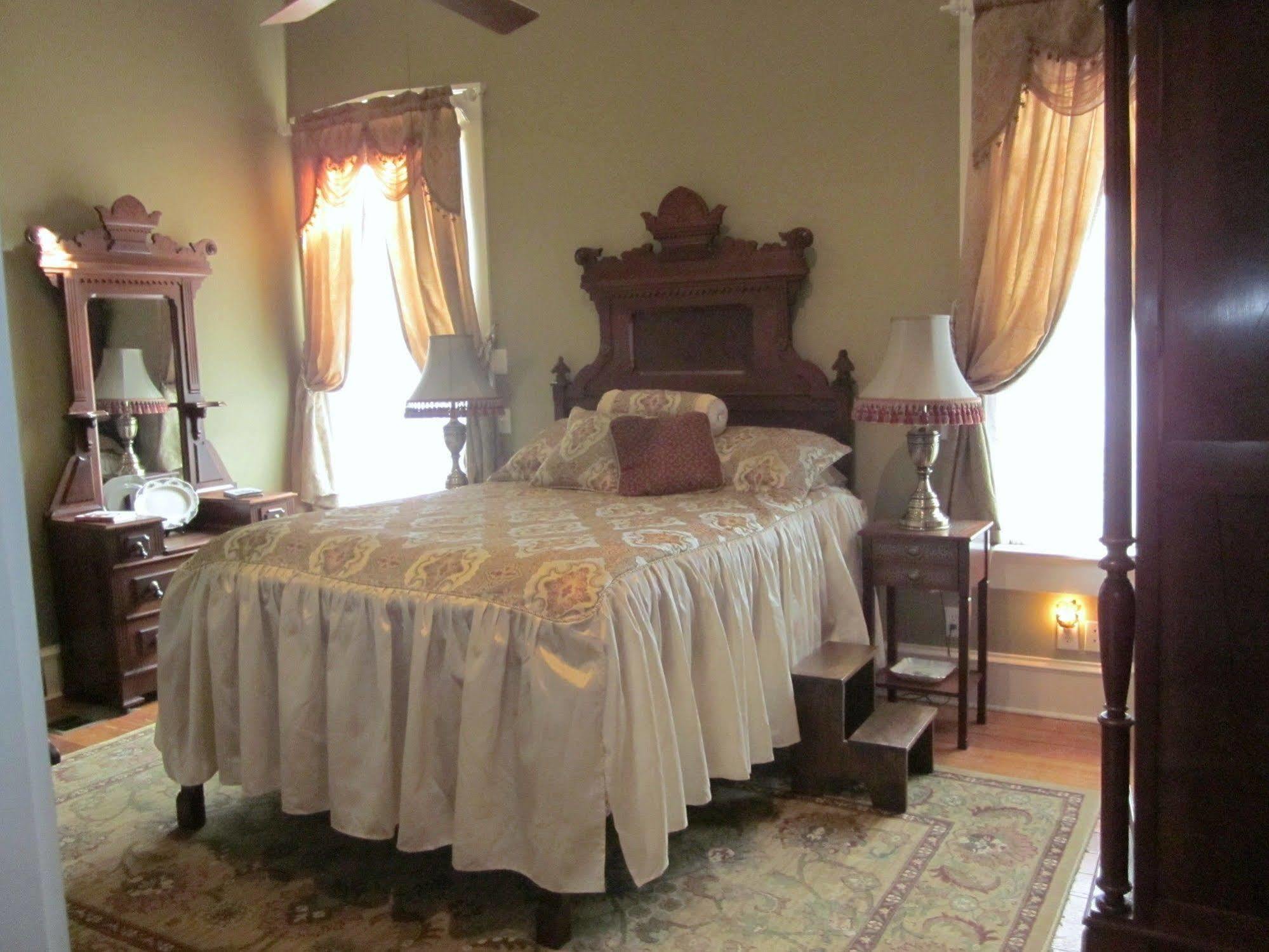 Baer House Inn Виксбург Экстерьер фото