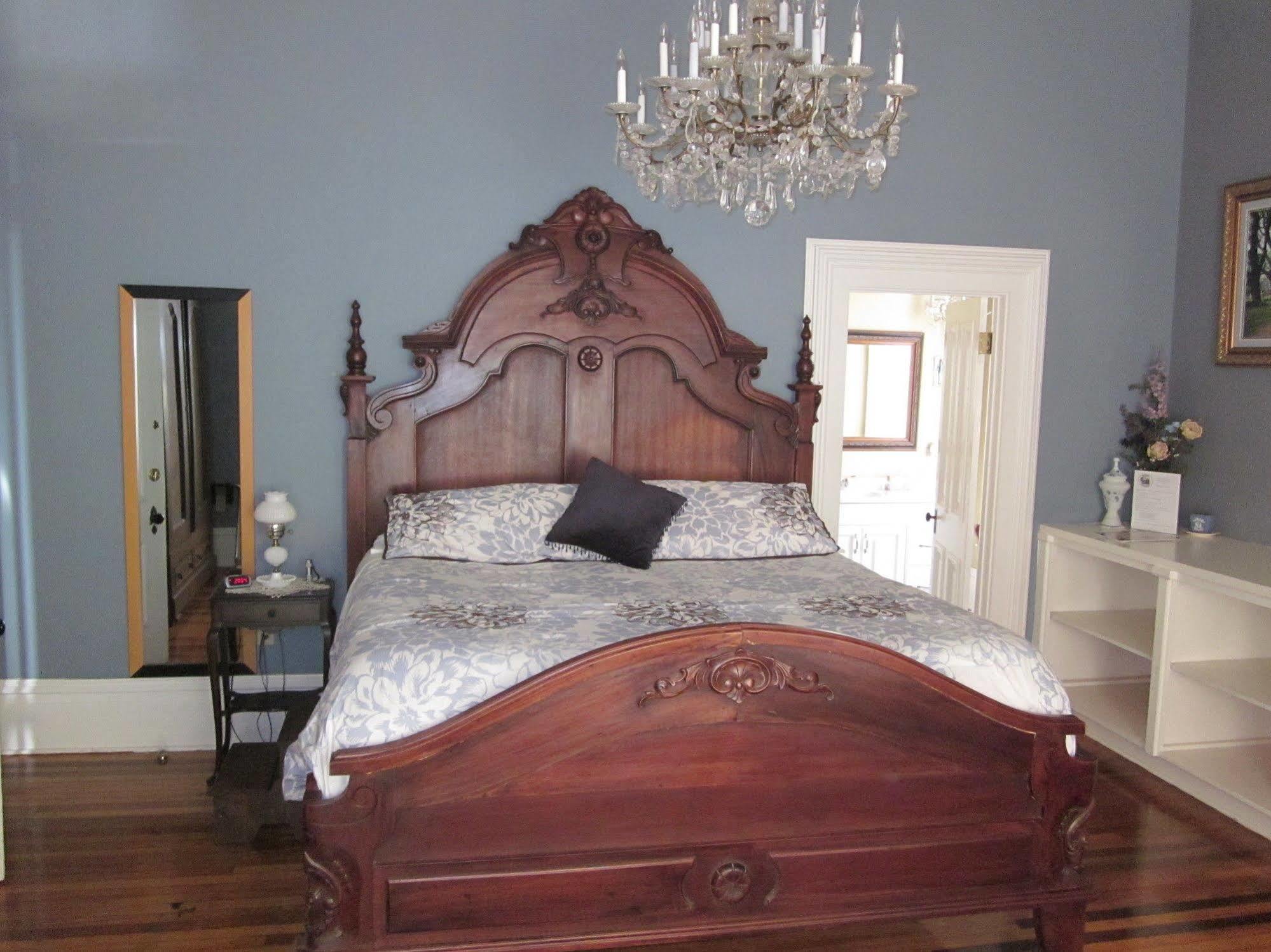 Baer House Inn Виксбург Экстерьер фото