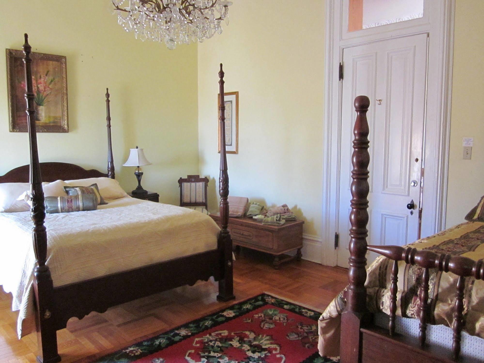 Baer House Inn Виксбург Экстерьер фото