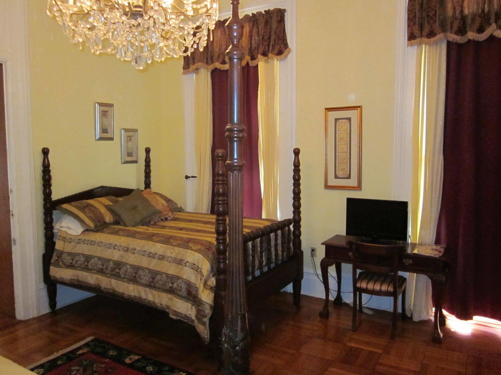 Baer House Inn Виксбург Экстерьер фото