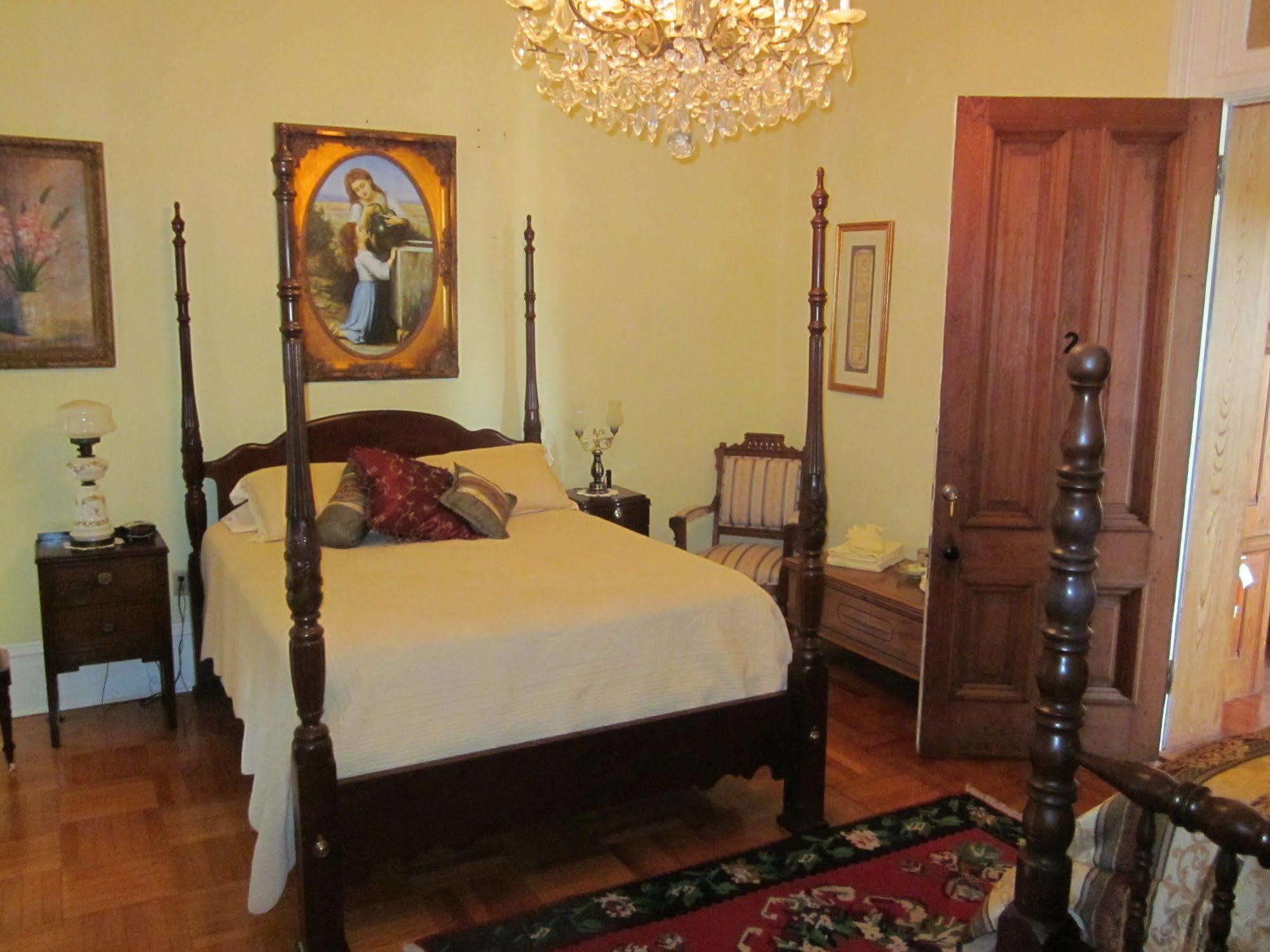 Baer House Inn Виксбург Экстерьер фото